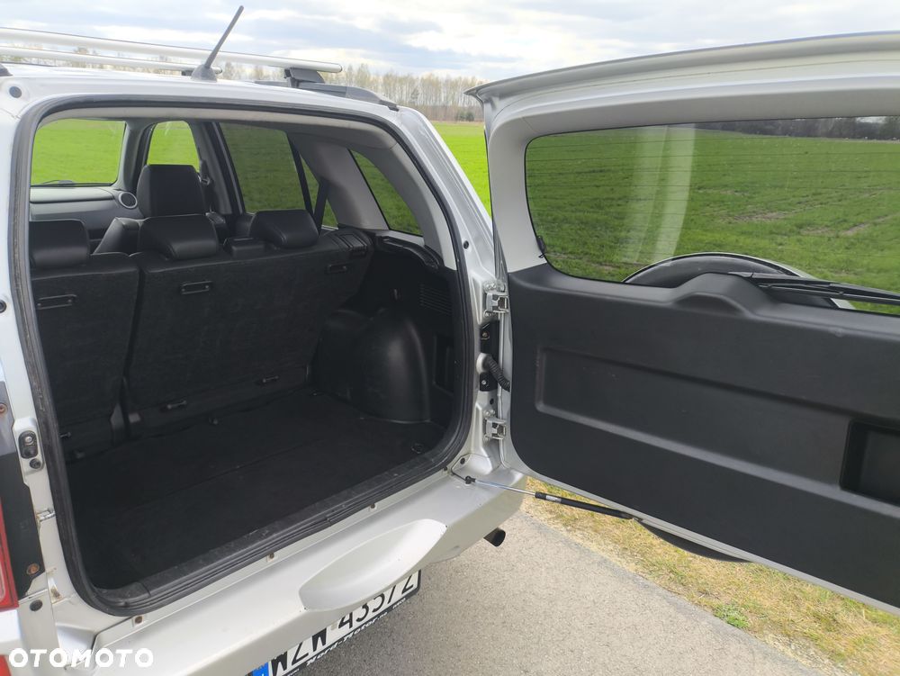 Suzuki Grand Vitara 2.0 Comfort + - 12