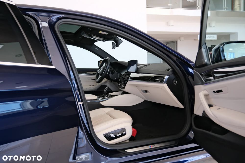 BMW Seria 5 530e xDrive Luxury Line sport - 23