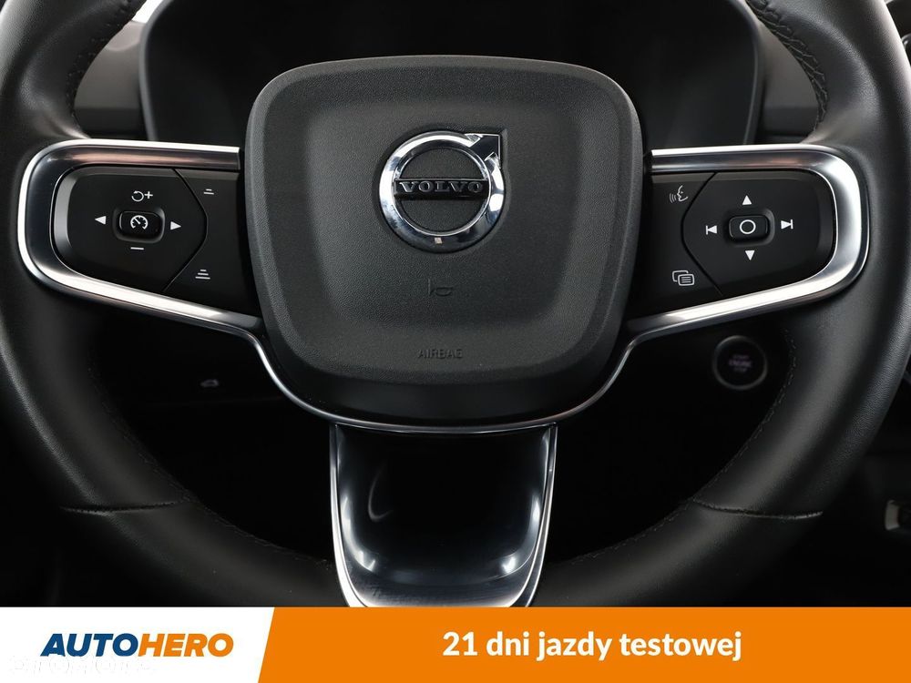 Volvo XC 40 B3 Plus Dark - 18