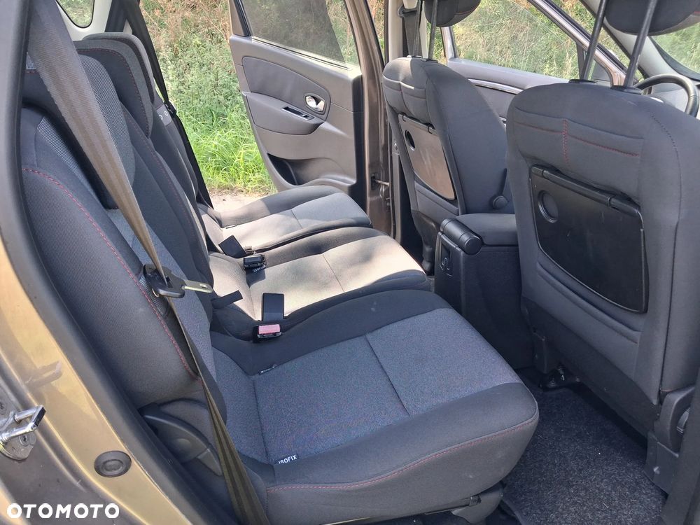 Renault Scenic dCi 110 Paris - 8