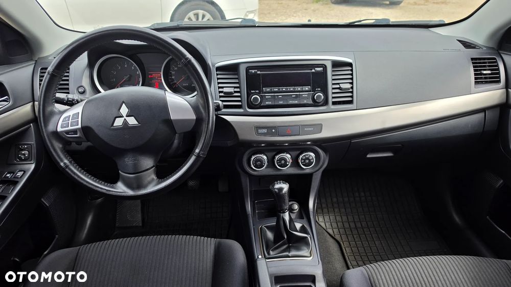 Mitsubishi Lancer 1.6 Invite - 27