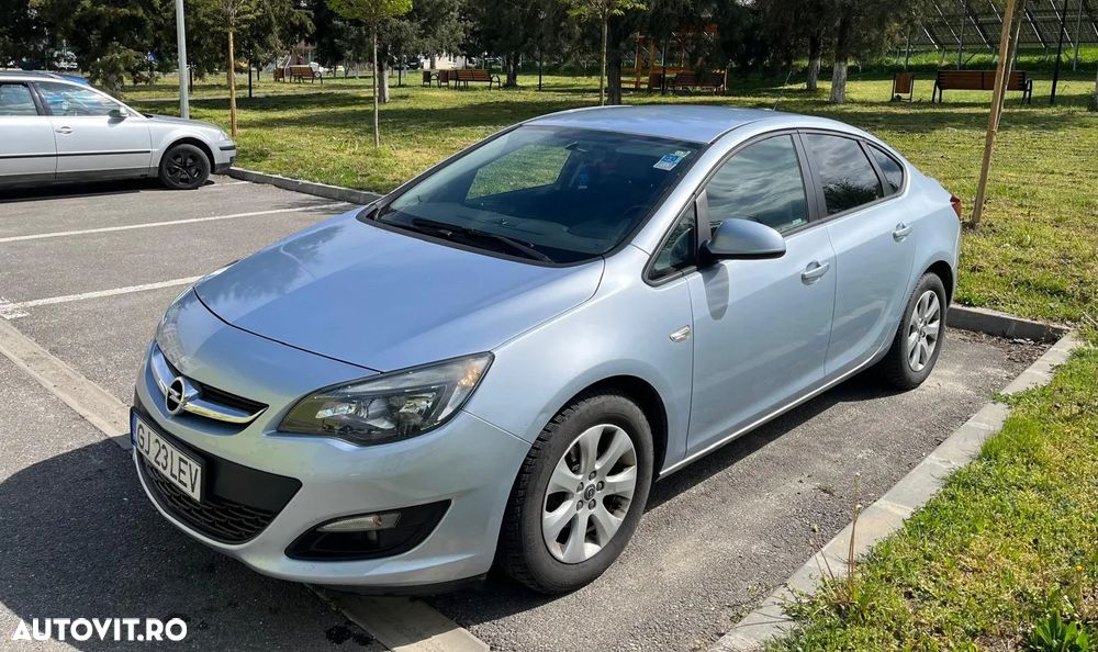 Opel Astra 1.4 Turbo ECOTEC Enjoy - 4