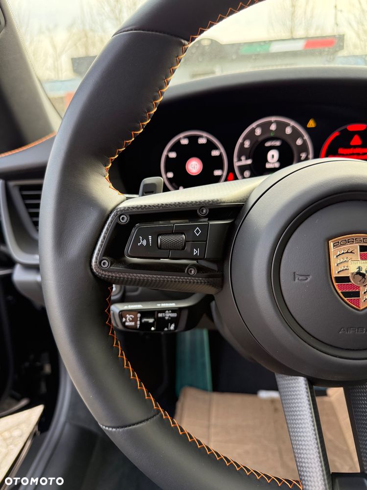 Porsche 911 Targa 4 GTS PDK - 25