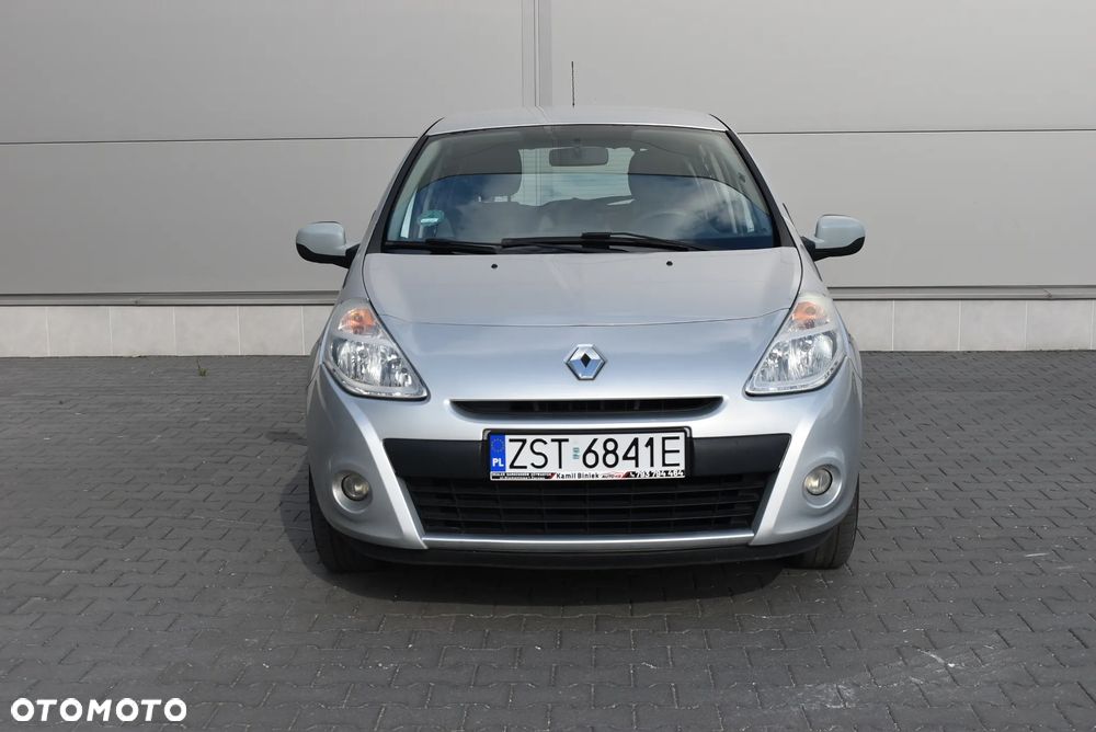 Renault Clio - 25