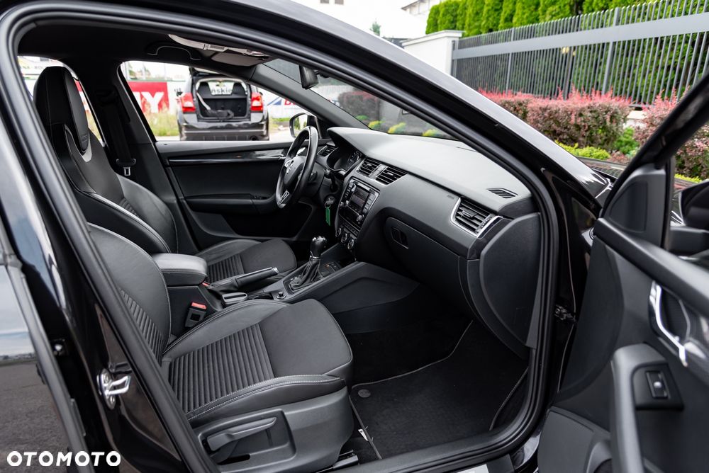 Skoda Octavia 2.0 TDI DSG RS - 25
