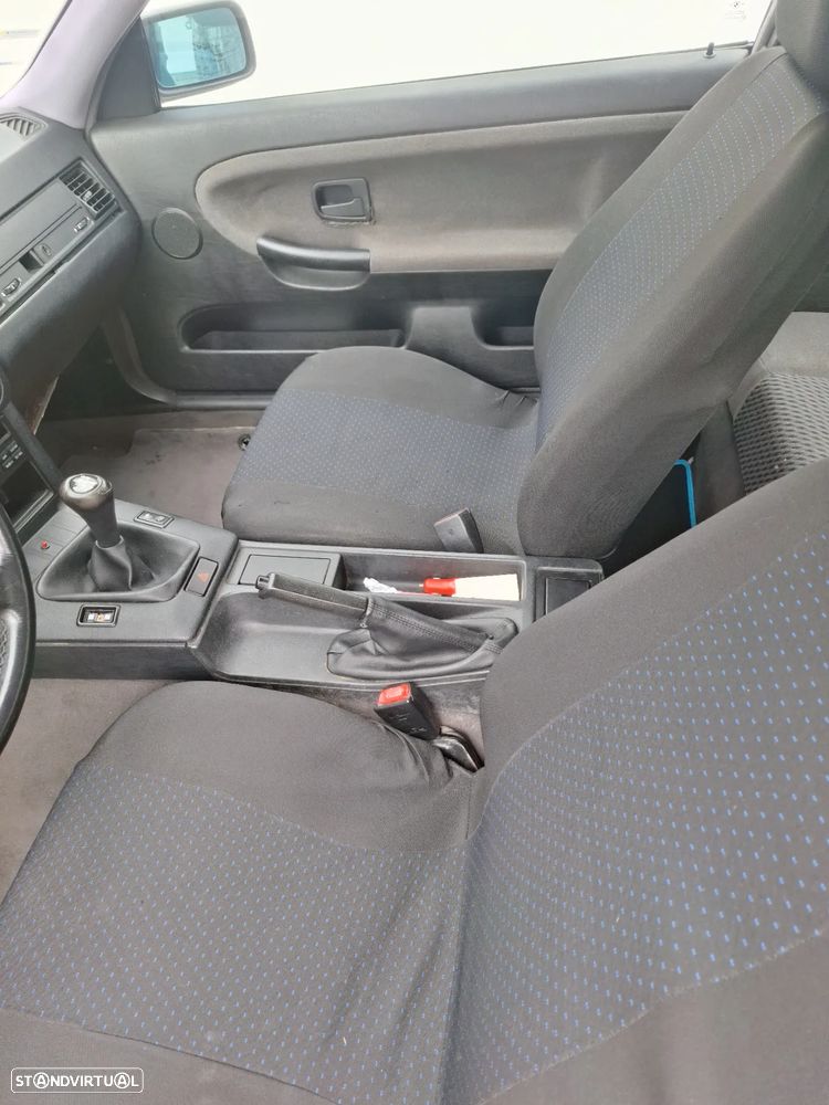 BMW 318 iS Coupé - 10