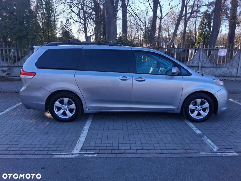 Toyota Sienna 3.5 V6 - 4