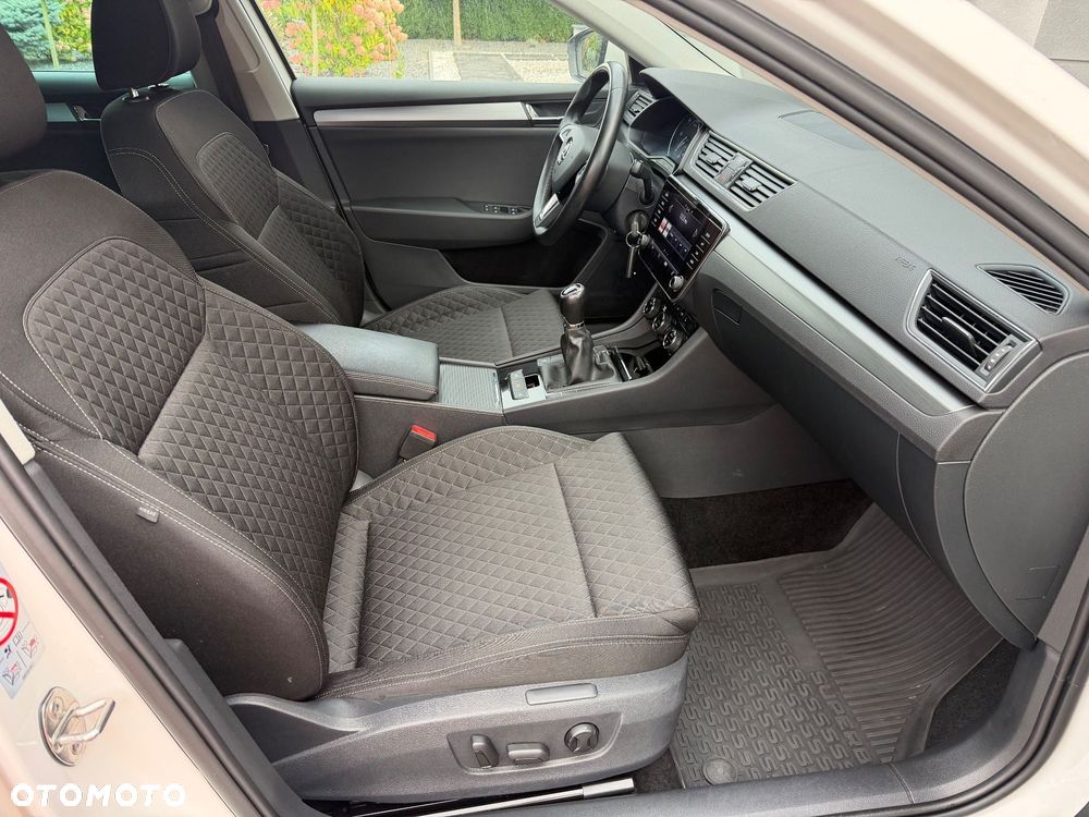 Skoda Superb 2.0 TDI Premium Edition - 18