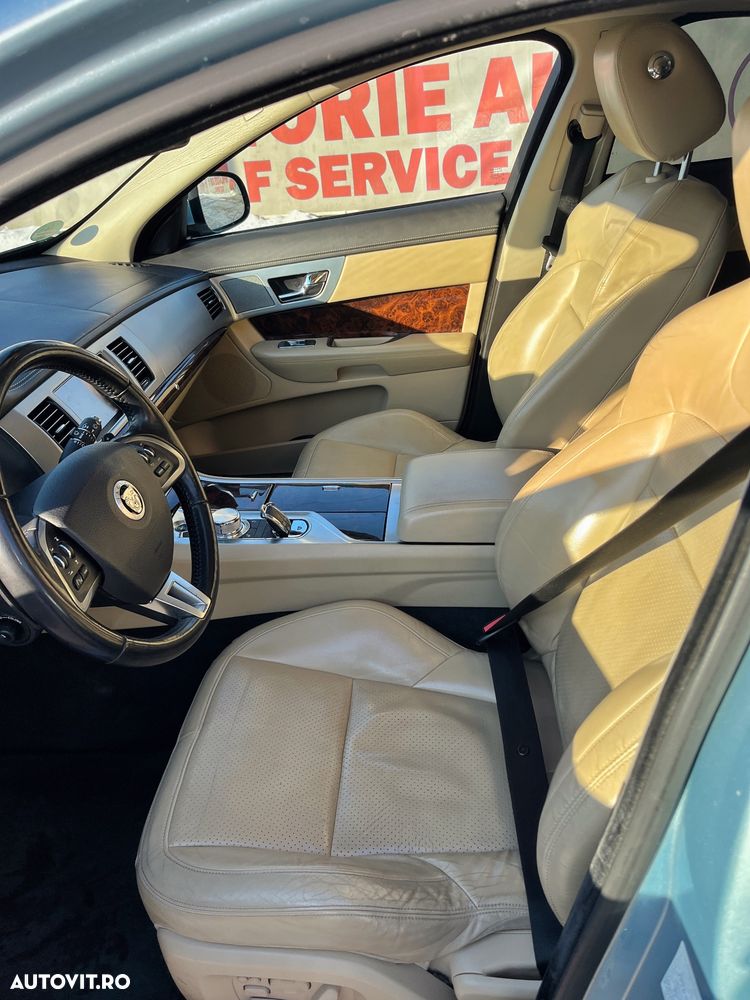 Jaguar XF 2.2 - 9