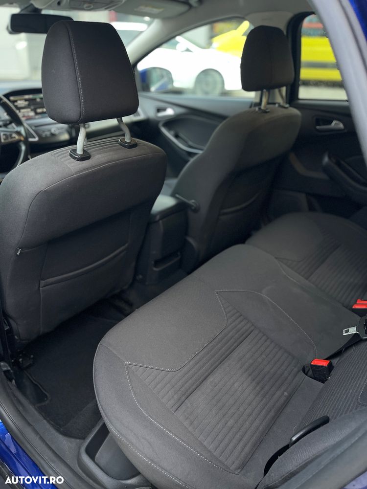 Ford Focus 1.5 TDCi Powershift Titanium - 6