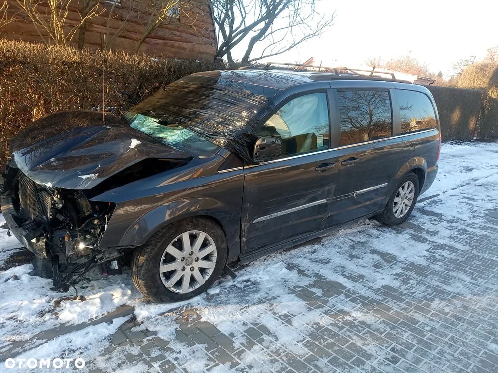 Chrysler Town & Country - 1