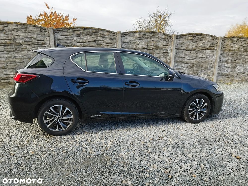 Lexus CT - 10