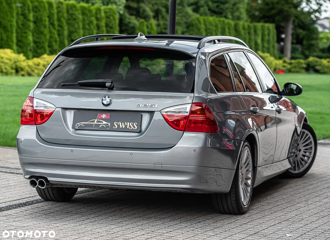 BMW Seria 3 325i Touring - 12