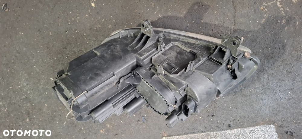 Lampa przednia prawa VW Touran I - 3