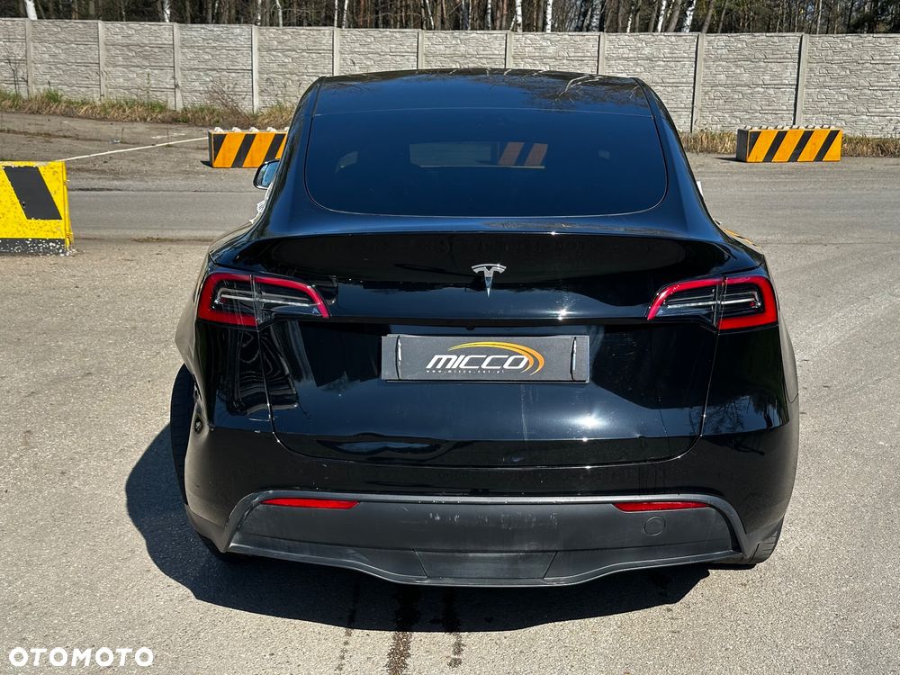 Tesla Model Y - 5