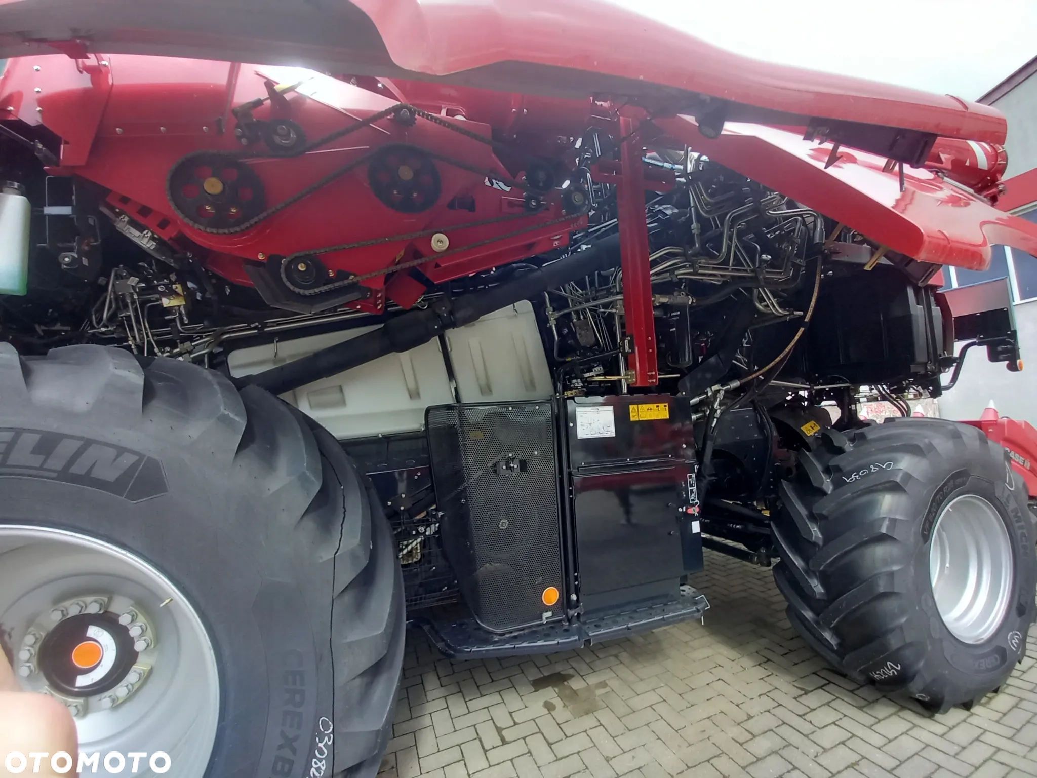 Case IH Axial-Flow 8250 - 19