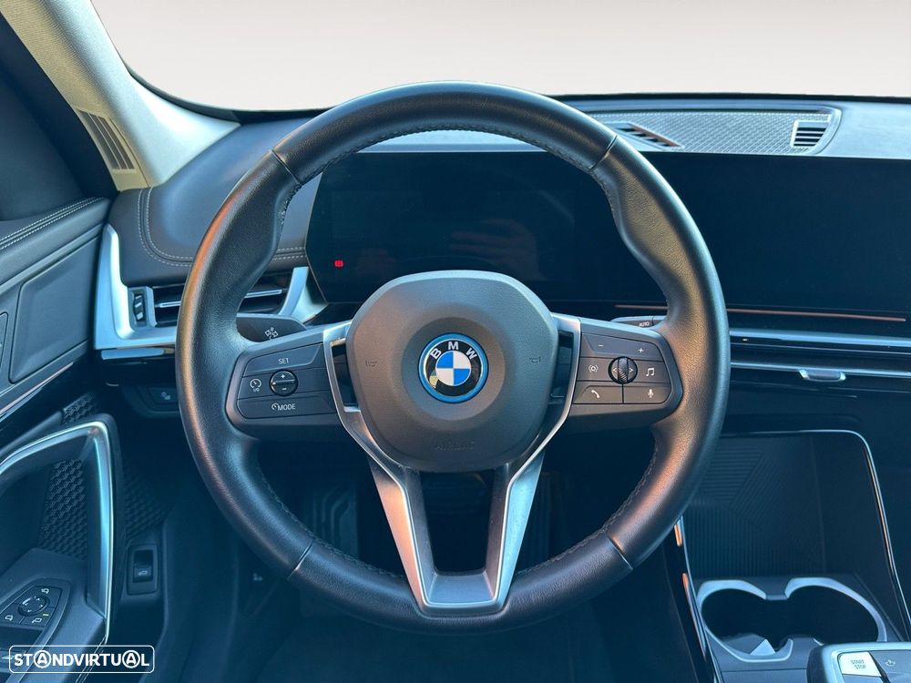 BMW iX1 eDrive20 - 12