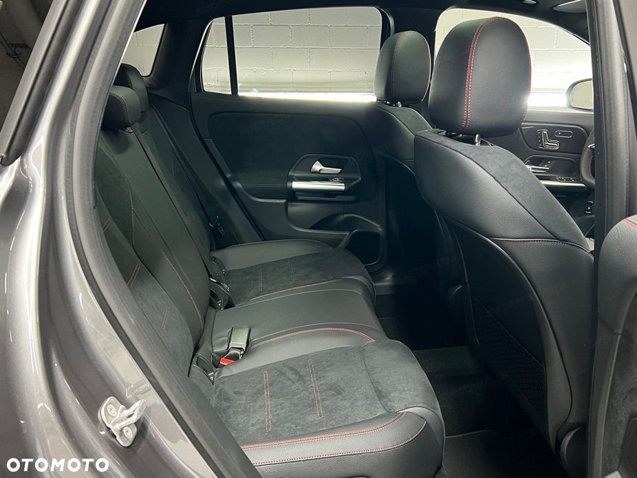 Mercedes-Benz GLA - 16