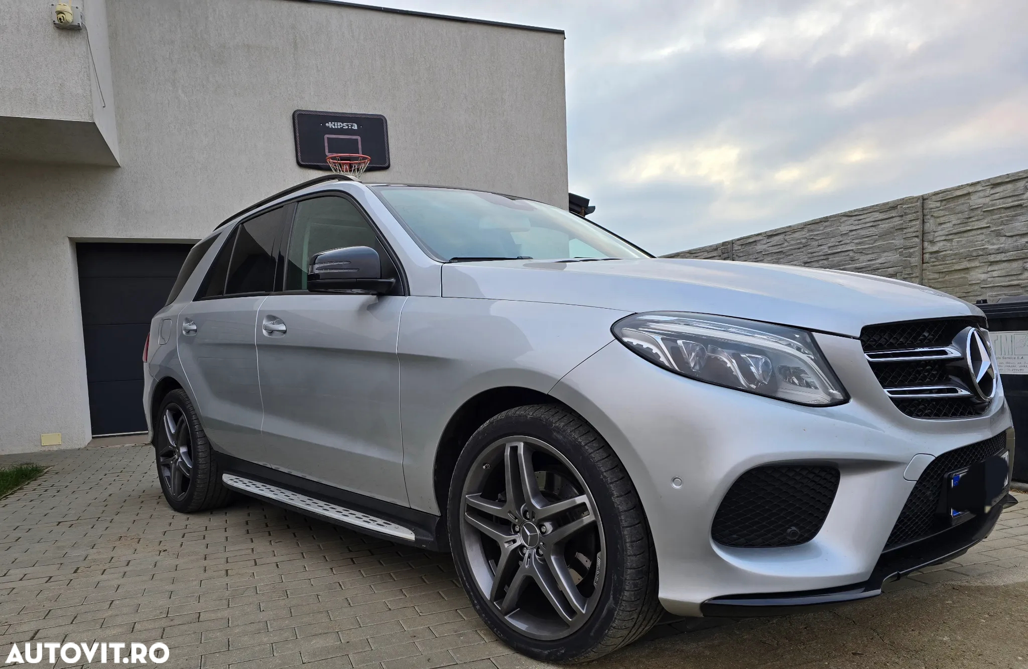 Mercedes-Benz GLE 250 d 4Matic 9G-TRONIC AMG Line - 2
