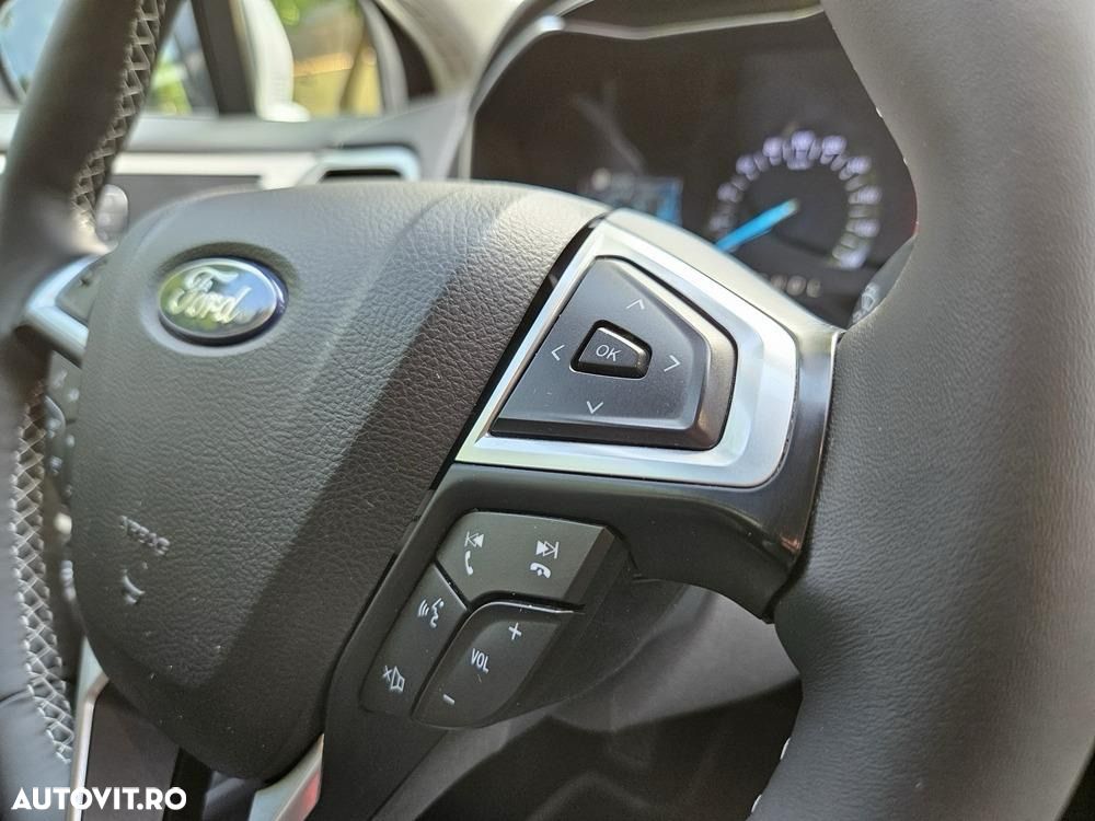 Ford Mondeo 2.0 HEV Vignale - 23