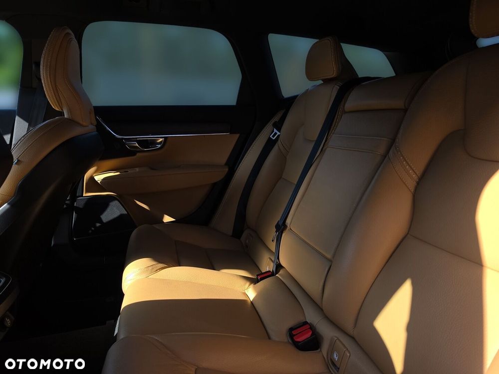 Volvo V90 Cross Country - 25