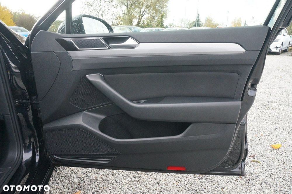 Volkswagen Passat - 26