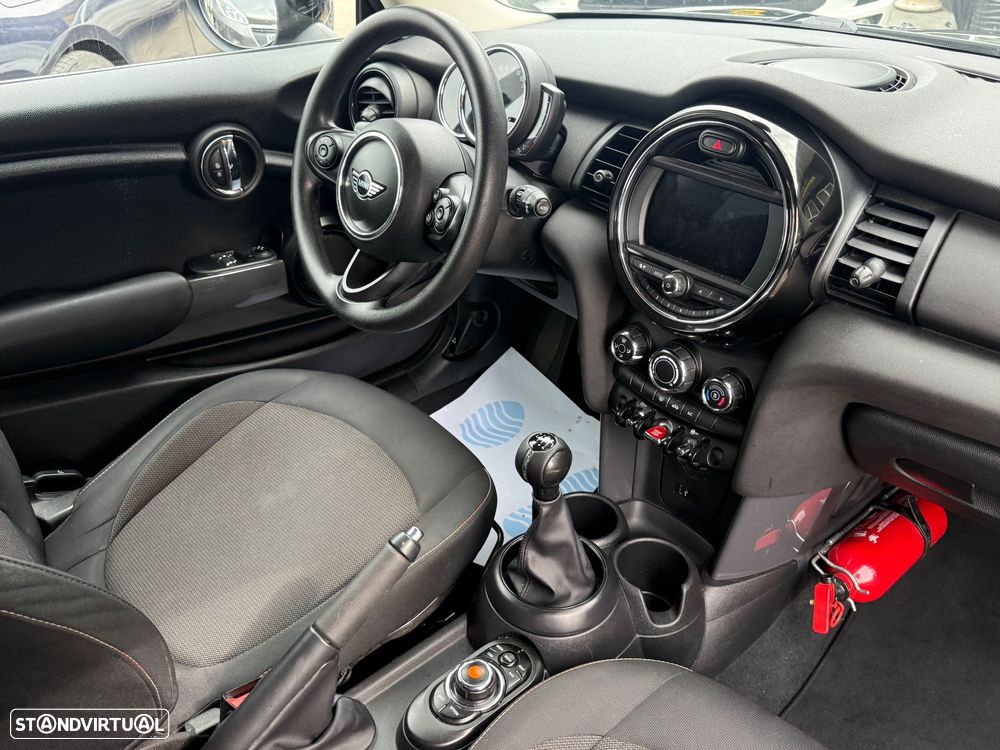 MINI 3 Portas Cooper D - 18