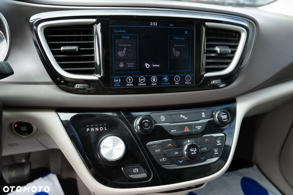 Chrysler Pacifica - 17