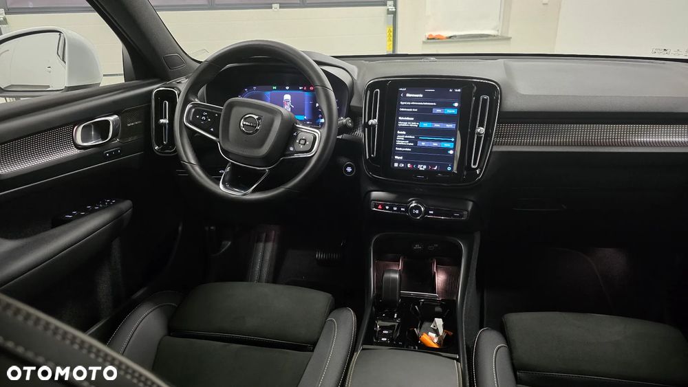 Volvo XC 40 B3 B DKG Ultra Black Edition - 6