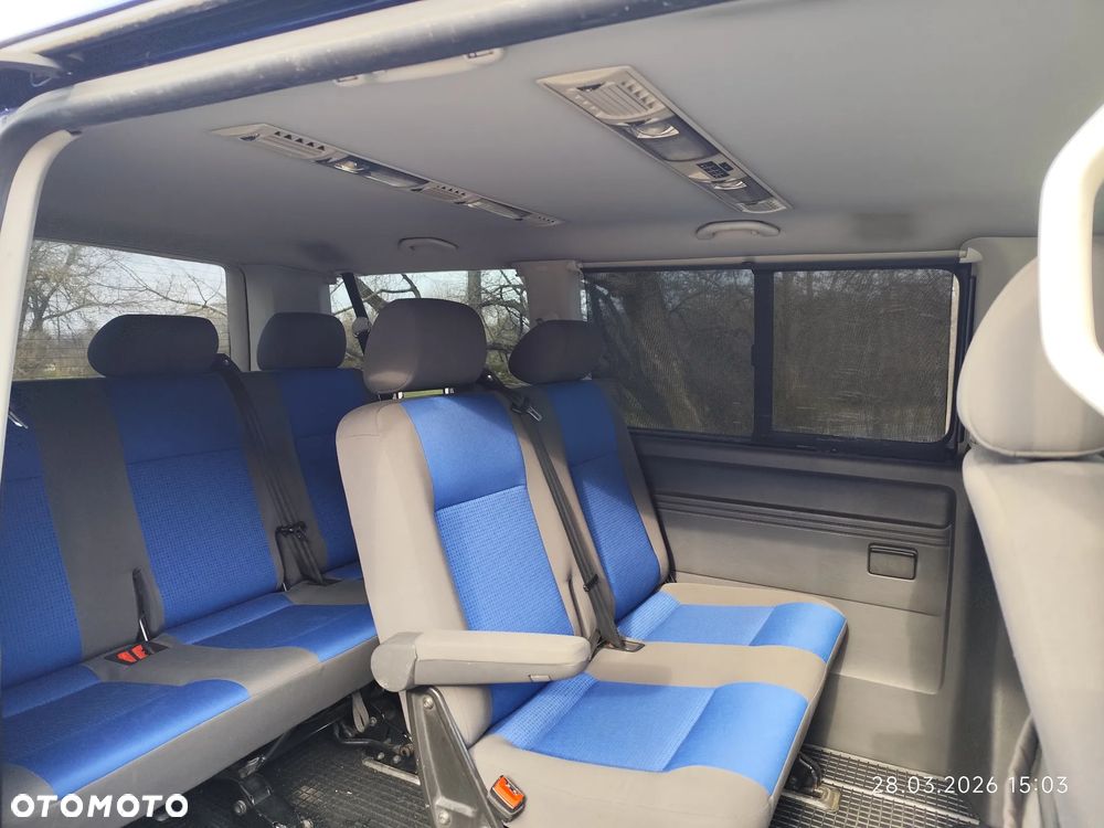 Volkswagen Caravelle - 8