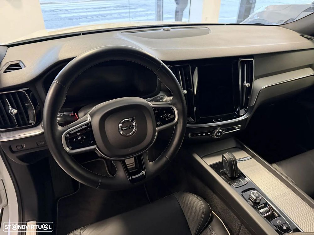 Volvo V60 2.0 B4 R-Design Geartronic - 10