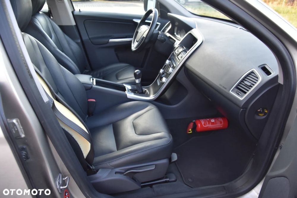 Volvo XC 60 D4 Summum - 8