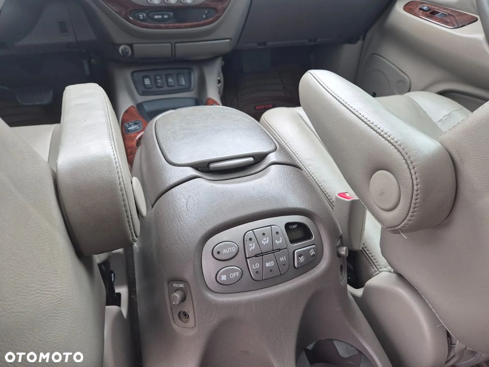 Toyota Sequoia - 19