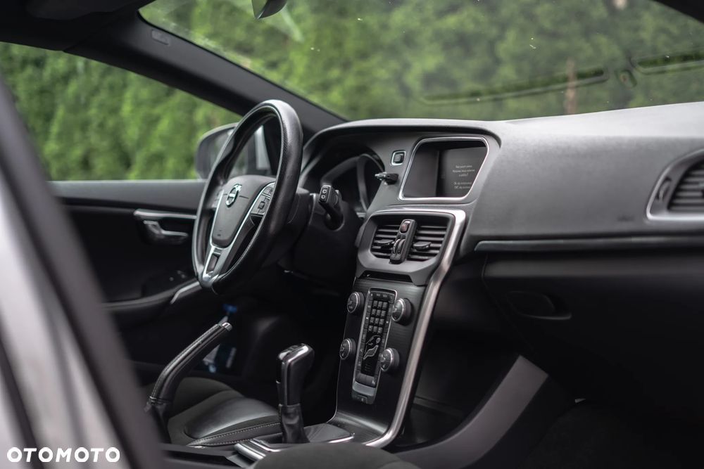 Volvo V40 D2 Drive-E SCR R-Design Momentum - 5
