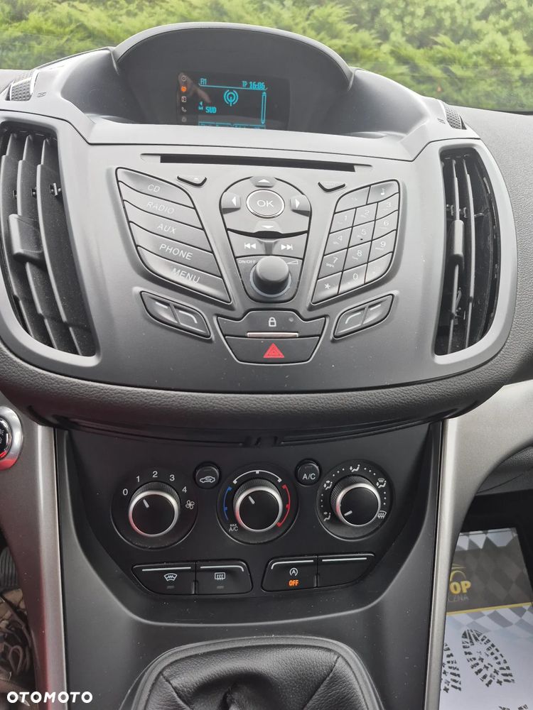 Ford Kuga 1.6 EcoBoost 2x4 Titanium - 24