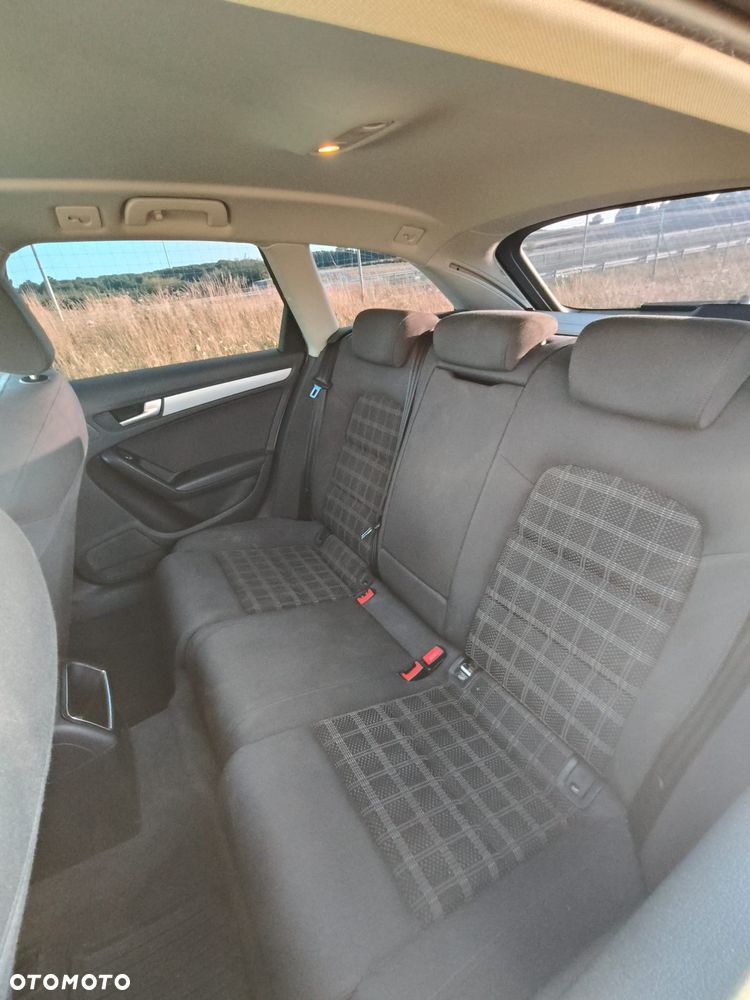 Audi A4 Avant 2.0 TDI Quattro Line - 13