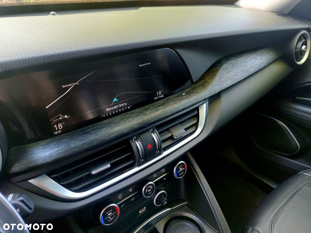 Alfa Romeo Stelvio 2.0 Turbo 16V AT8-Q4 Executive - 10