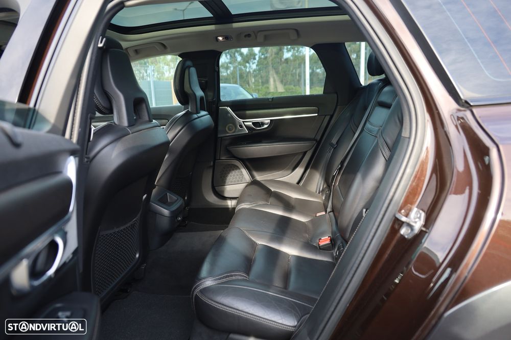 Volvo V90 Cross Country 2.0 D4 Pro AWD Geartronic - 26