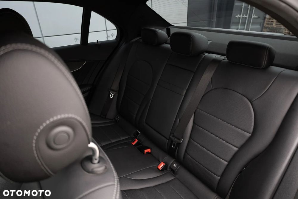 Mercedes-Benz Klasa C 200 4-Matic 9G-TRONIC - 8