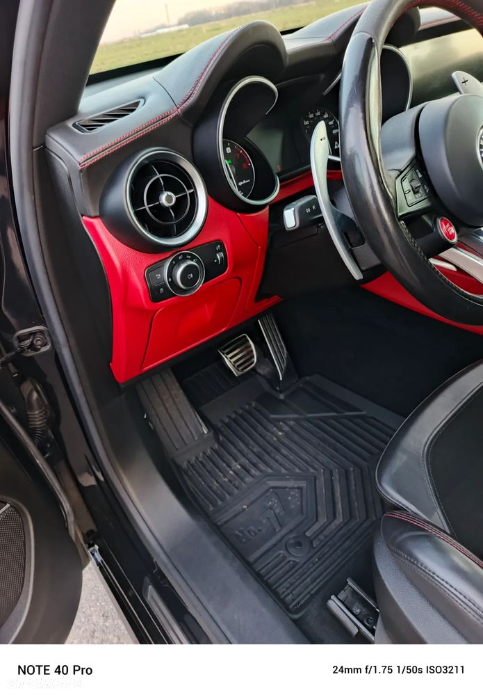 Alfa Romeo Stelvio V6 2.9 Bi-Turbo AT8-Q4 Quadrifoglio - 16