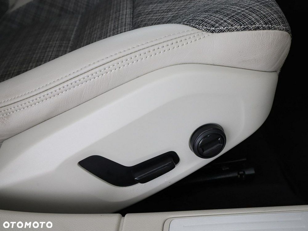 Volvo V60 B4 D Geartronic Momentum Pro - 40