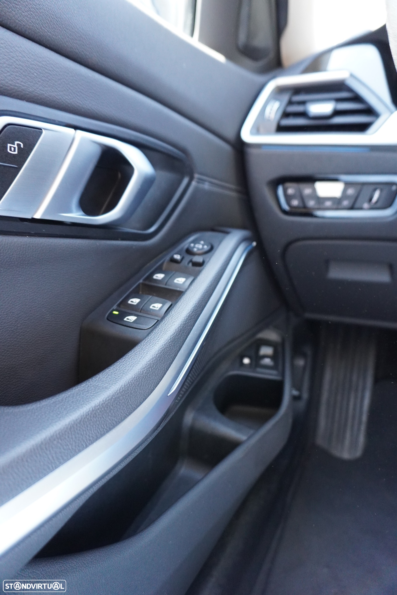 BMW 330 e Touring Line Luxury Auto - 32
