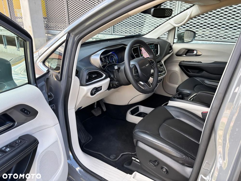 Chrysler Pacifica - 22