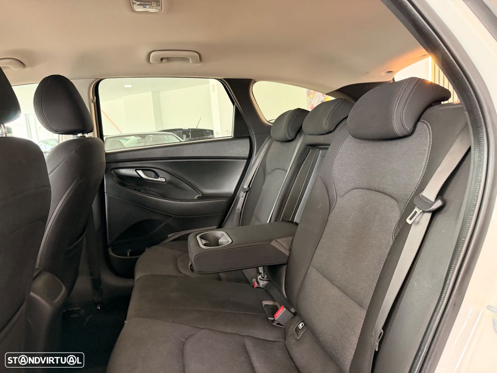 Hyundai i30 SW 1.6 CRDi Style+Navi - 13