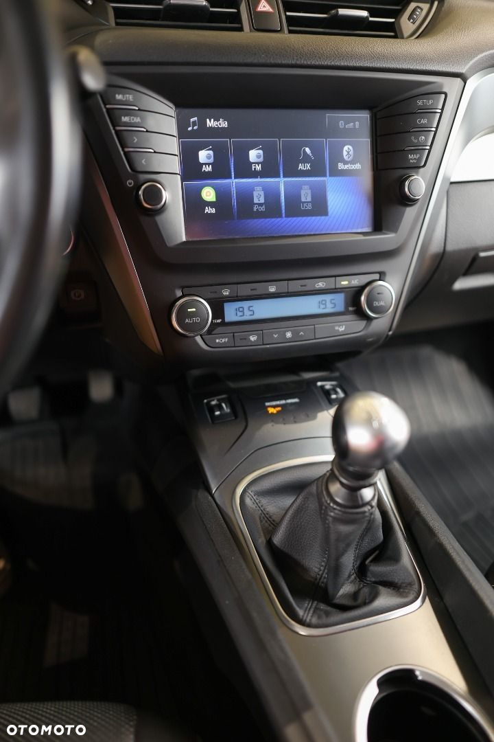Toyota Avensis - 12