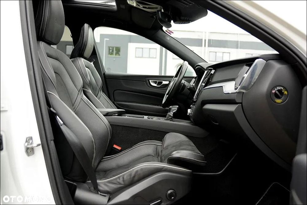 Volvo XC 60 D4 SCR AWD R-Design - 8