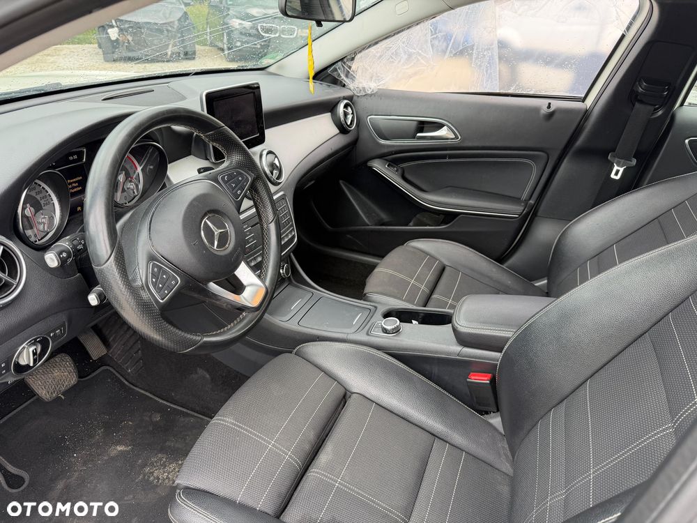 Mercedes-Benz GLA - 9