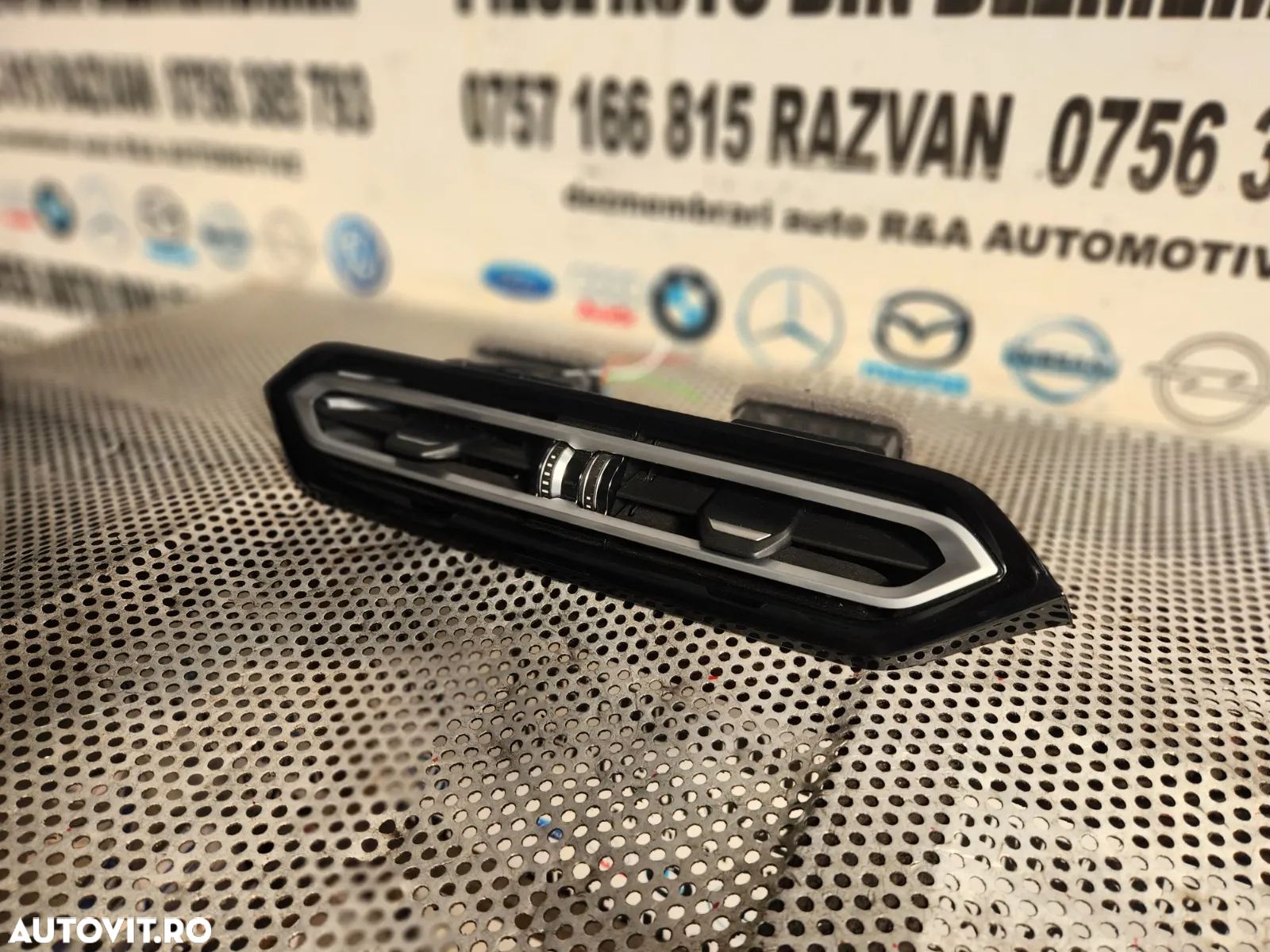 Grile Grila Centrala Aerisire Ventilatie Bord Bmw G20 G21 G22 G42 Impecabile Dezmembrez Bmw G42 M2 - 2