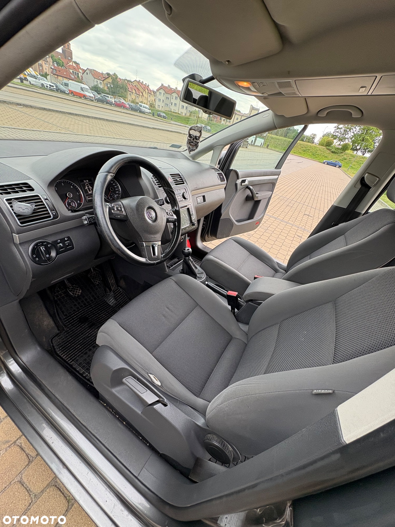 Volkswagen Touran - 16