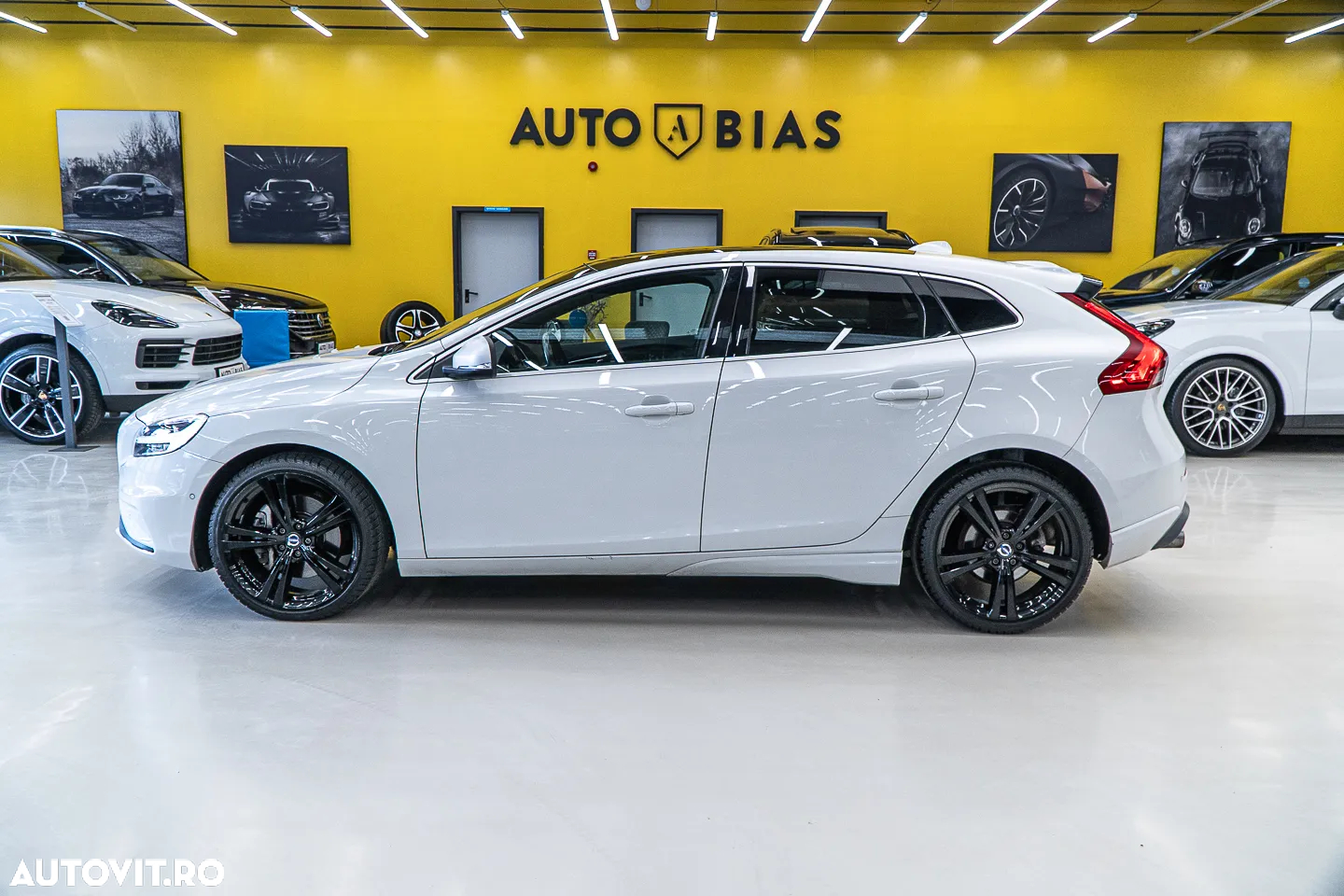 Volvo V40 T3 Geartronic RDesign - 16